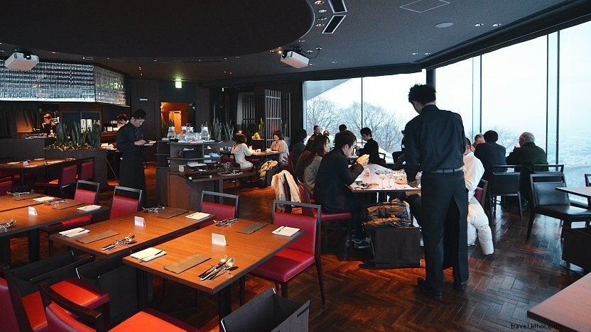 Dining Out in Japan: A Smooth Guide to Enjoying Local Cuisine