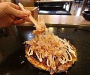 Okonomiyaki: Japan s Customizable Pan-Fried Cabbage Delight