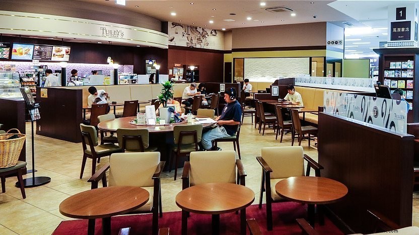 Expert Guide to Solo Travel in Japan: Safety, Accommodation, Dining, and Social Tips