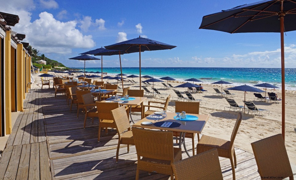 Bermuda Beach Dining: Sunset Meals & Resort Vibes