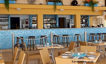 Bermuda Beach Dining: Sunset Meals & Resort Vibes