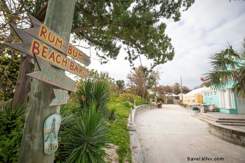 Bermuda Beach Dining: Sunset Meals & Resort Vibes