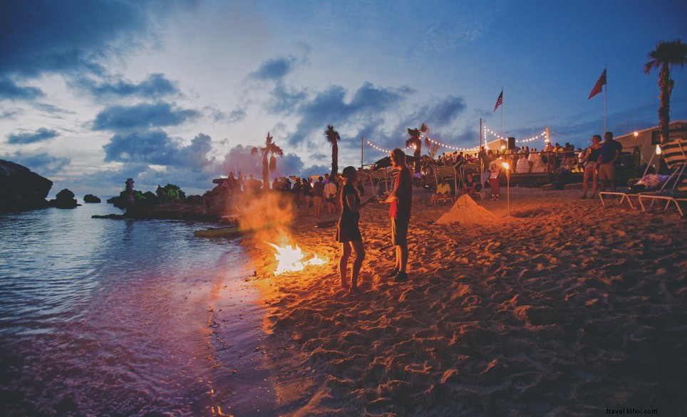 Bermuda Beach Dining: Sunset Meals & Resort Vibes